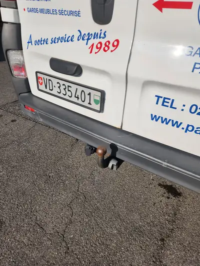 Opel Vivaro 2.0 CDTI 2.7t L1H1 — Utilitaire polyvalent, sans accident, 180 000 km — vista posteriore