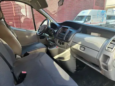 Opel Vivaro 2.0 CDTI 2.7t L1H1 — Utilitaire polyvalent, sans accident, 180 000 km — dettaglio
