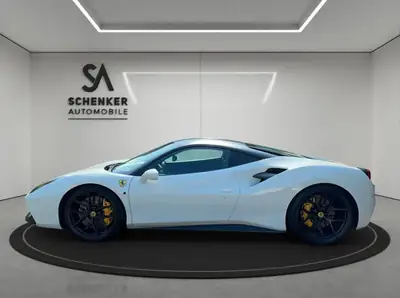 Ferrari 488 GTB — Le coupé sport italien aux 670 ch, ultra-équipé et sans sinistre — rear view