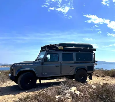 Land Rover Defender 110 — Le 4x4 légendaire, robustesse et polyvalence sans compromis — vue extérieure