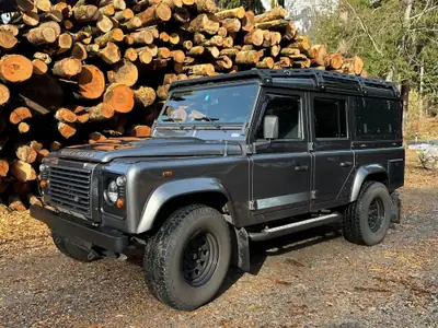 Land Rover Defender 110 — Le 4x4 légendaire, robustesse et polyvalence sans compromis — tableau de bord