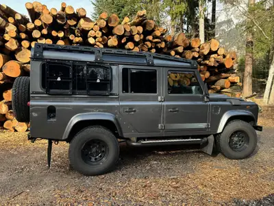 Land Rover Defender 110 — Le 4x4 légendaire, robustesse et polyvalence sans compromis — Miniature 7