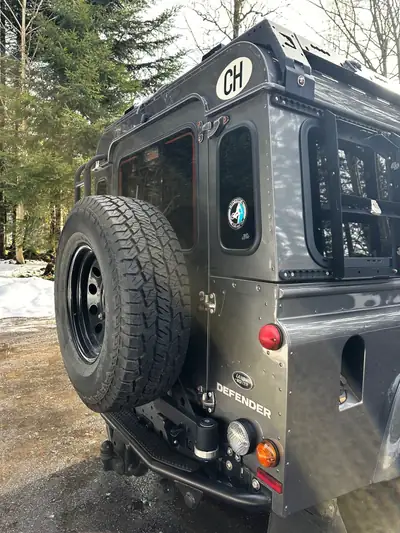 Land Rover Defender 110 — Le 4x4 légendaire, robustesse et polyvalence sans compromis — Miniature 8