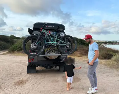 Land Rover Defender 110 — Le 4x4 légendaire, robustesse et polyvalence sans compromis — Miniature 12