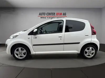 Peugeot 107 1.0 Style 2014 — Citadine économique et fiable, climatisée — rear view