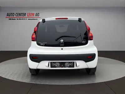 Peugeot 107 1.0 Style 2014 — Citadine économique et fiable, climatisée — dashboard