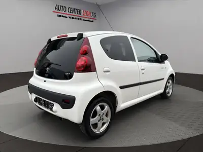 Peugeot 107 1.0 Style 2014 — Citadine économique et fiable, climatisée — detail