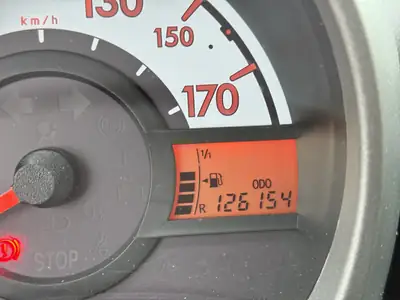 Peugeot 107 1.0 Style 2014 — Citadine économique et fiable, climatisée — Thumbnail 11