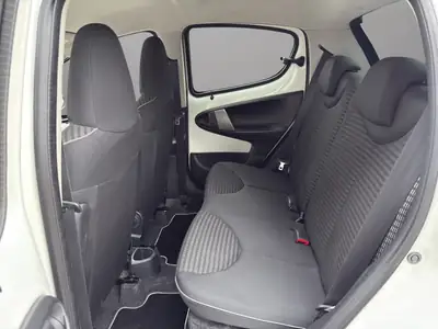 Peugeot 107 1.0 Style 2014 — Citadine économique et fiable, climatisée — Thumbnail 13