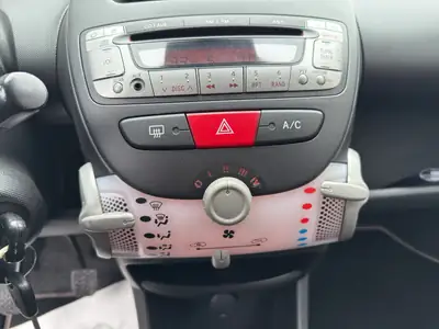 Peugeot 107 1.0 Style 2014 — Citadine économique et fiable, climatisée — Thumbnail 15