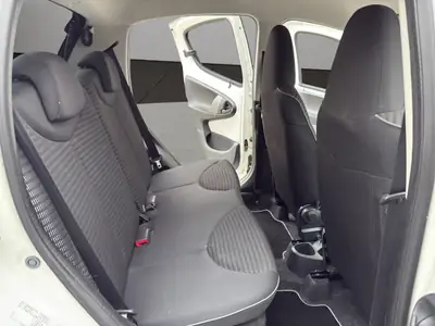 Peugeot 107 1.0 Style 2014 — Citadine économique et fiable, climatisée — Thumbnail 17