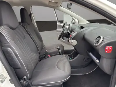 Peugeot 107 1.0 Style 2014 — Citadine économique et fiable, climatisée — Thumbnail 16