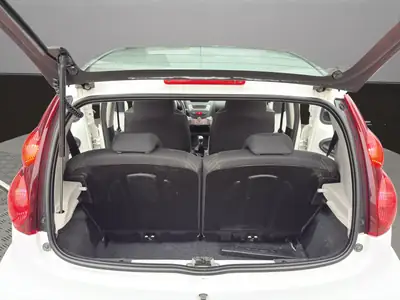 Peugeot 107 1.0 Style 2014 — Citadine économique et fiable, climatisée — Thumbnail 18