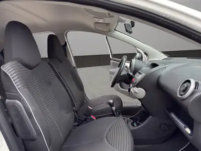 Peugeot 107 1.0 Style 2014 — Citadine économique et fiable, climatisée — Thumbnail 19
