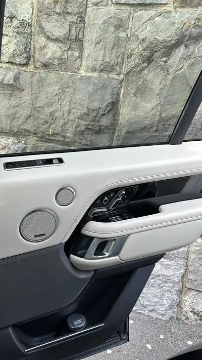 Land Rover Range Rover 5.0 V8 S/C — Prestige et puissance, 68'000 km seulement — Miniatur 19