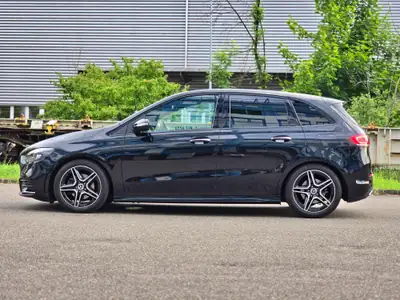Mercedes-Benz B 200 Night Star AMG Line — Monospace premium, toit panoramique, 72 900 km — interior