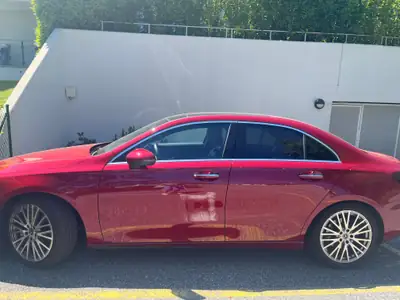 Mercedes-Benz A 220 d 4Matic — Berline premium diesel, 37 500 km, traction intégrale — Miniatur 8