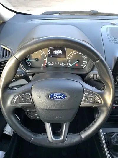 Ford EcoSport 1.5 TDCi Business AWD — SUV compact 4×4, moteur économe et équipé — tableau de bord