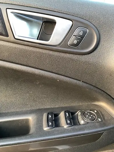 Ford EcoSport 1.5 TDCi Business AWD — SUV compact 4×4, moteur économe et équipé — Miniature 10