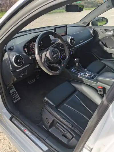 Audi RS3 Sportback 2.5 TSI — 400 ch, quattro intégral, berline haute performance — vista posteriore