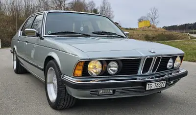 BMW 735 1982 — Chef-d'œuvre restauré, motorisation 218 ch et prestige intemporel — Außenansicht