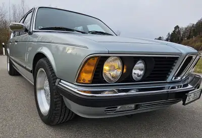 BMW 735 1982 — Chef-d'œuvre restauré, motorisation 218 ch et prestige intemporel — Seitenansicht
