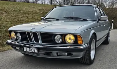 BMW 735 1982 — Chef-d'œuvre restauré, motorisation 218 ch et prestige intemporel — Innenraum