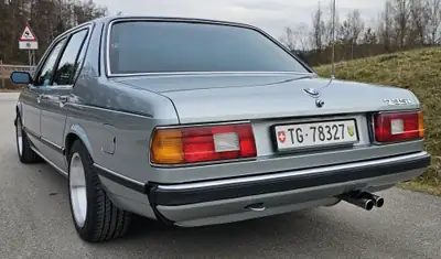 BMW 735 1982 — Chef-d'œuvre restauré, motorisation 218 ch et prestige intemporel — Armaturenbrett