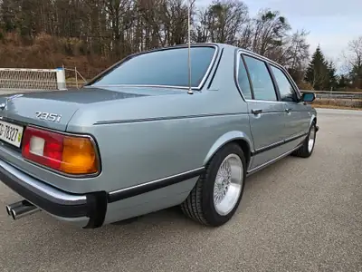 BMW 735 1982 — Chef-d'œuvre restauré, motorisation 218 ch et prestige intemporel — Miniatur 7