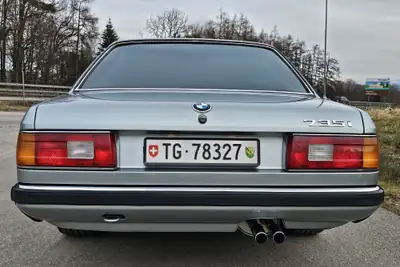 BMW 735 1982 — Chef-d'œuvre restauré, motorisation 218 ch et prestige intemporel — Miniatur 8