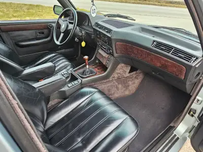 BMW 735 1982 — Chef-d'œuvre restauré, motorisation 218 ch et prestige intemporel — Miniatur 17