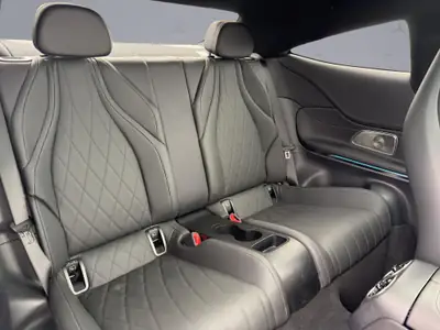 Mercedes-Benz CLE 300 AMG Line 4matic — Coupé sportif hybride essence, 24 000 km seulement — Miniature 15