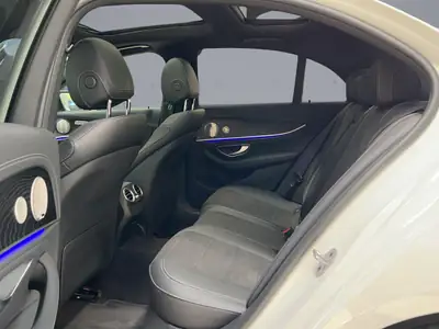 Mercedes-Benz E 300 e AMG Line 4matic — Hybride rechargeable, 33 000 km, design premium — Miniature 11