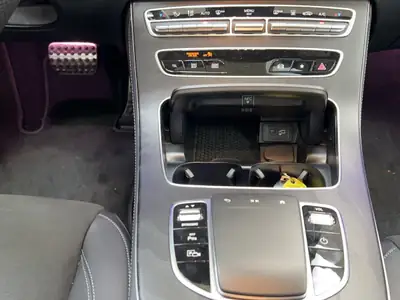 Mercedes-Benz E 300 e AMG Line 4matic — Hybride rechargeable, 33 000 km, design premium — Miniature 13