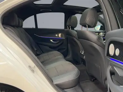 Mercedes-Benz E 300 e AMG Line 4matic — Hybride rechargeable, 33 000 km, design premium — Miniature 16