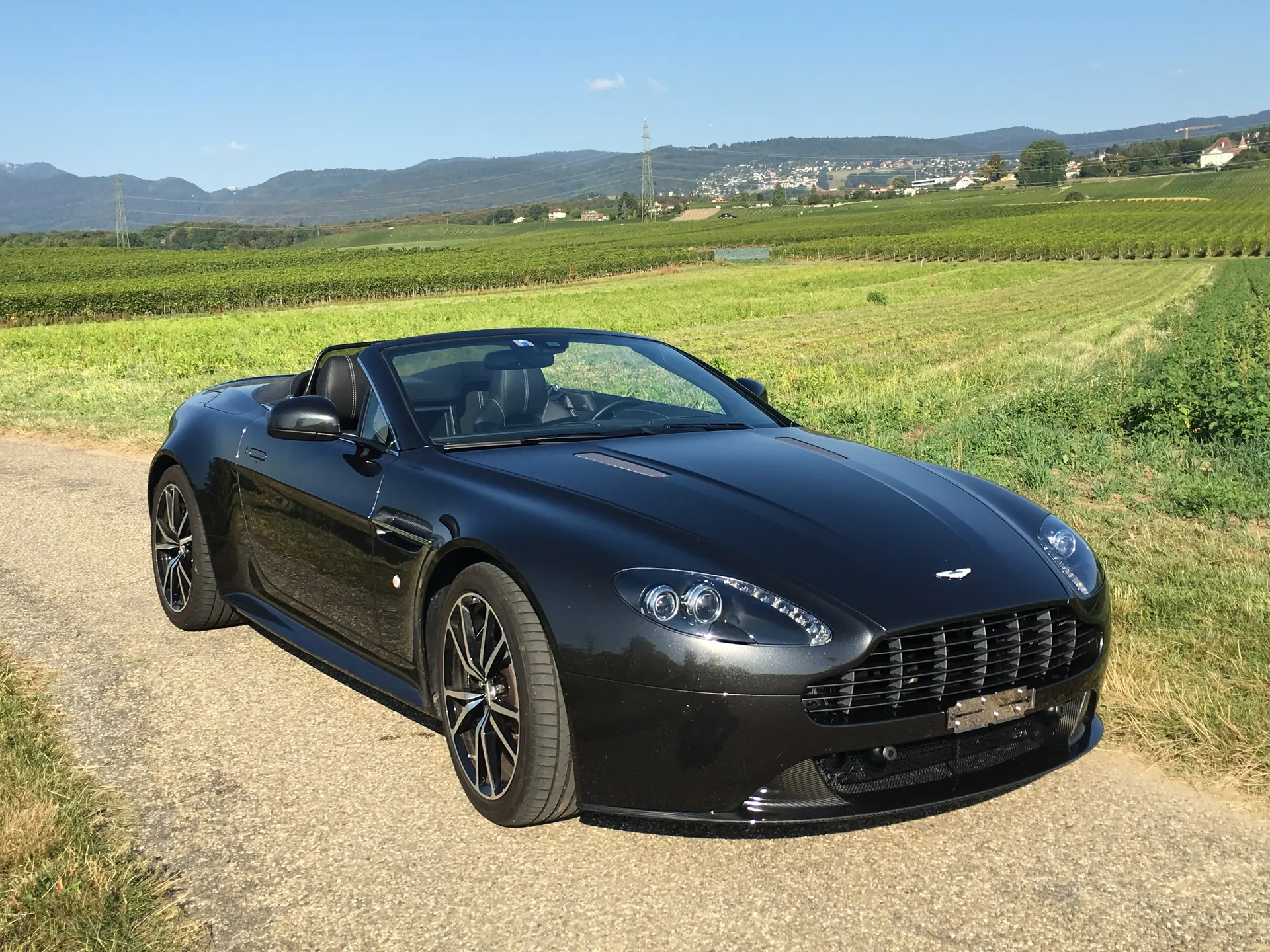 Aston Martin V8 Vantage 4.7 S SP10 Sportshift — Cabriolet de prestige, 39 000 km seulement
