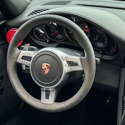 Porsche 911 Cabrio Carrera 4 GTS PDK — Cabriolet sportif légendaire, 85'000 km seulement — Miniature 14