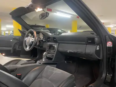 Porsche 911 Cabrio Carrera 4 GTS PDK — Cabriolet sportif légendaire, 85'000 km seulement — Miniature 17