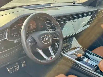 Audi RSQ8 quattro — SUV haute performance 600 ch, 35 000 km seulement — détail