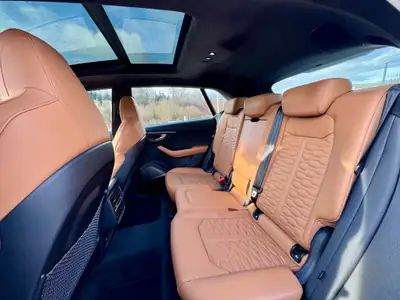 Audi RSQ8 quattro — SUV haute performance 600 ch, 35 000 km seulement — Miniature 8