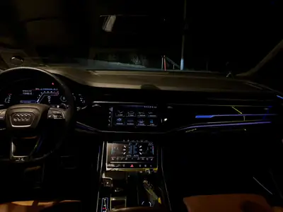 Audi RSQ8 quattro — SUV haute performance 600 ch, 35 000 km seulement — Miniature 10