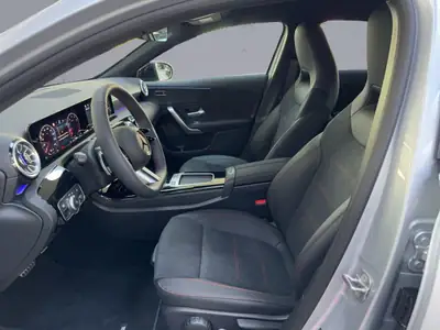 Mercedes-Benz Classe A 180 AMG Line — Compacte sportive, hybride léger et très faible kilométrage — Miniature 9