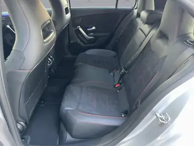 Mercedes-Benz Classe A 180 AMG Line — Compacte sportive, hybride léger et très faible kilométrage — Miniature 12