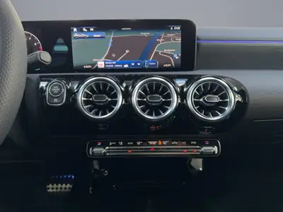 Mercedes-Benz Classe A 180 AMG Line — Compacte sportive, hybride léger et très faible kilométrage — Miniature 15