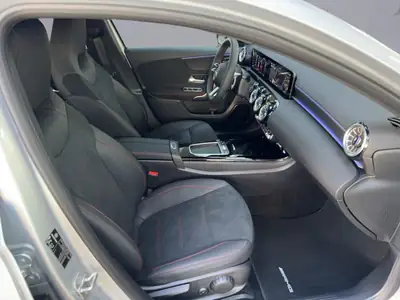 Mercedes-Benz Classe A 180 AMG Line — Compacte sportive, hybride léger et très faible kilométrage — Miniature 16