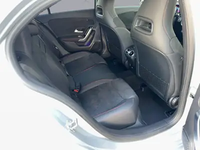 Mercedes-Benz Classe A 180 AMG Line — Compacte sportive, hybride léger et très faible kilométrage — Miniature 17
