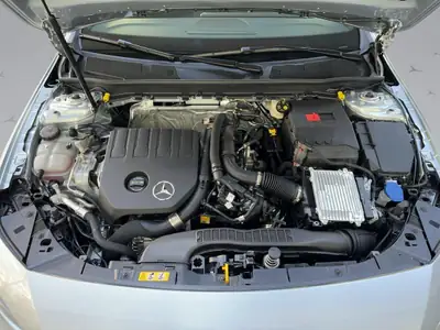 Mercedes-Benz Classe A 180 AMG Line — Compacte sportive, hybride léger et très faible kilométrage — Miniature 19