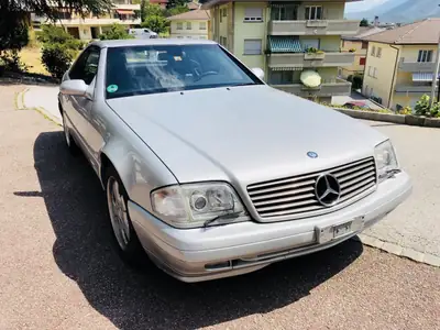 Mercedes-Benz SL 500 — Roadster légendaire, motorisation V8 puissante et élégance intemporelle — vista esterna