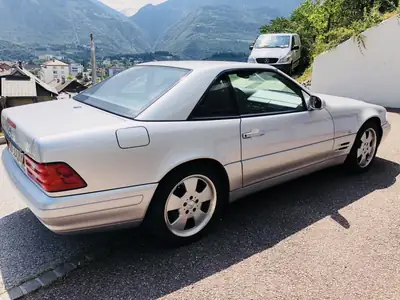 Mercedes-Benz SL 500 — Roadster légendaire, motorisation V8 puissante et élégance intemporelle — fianco