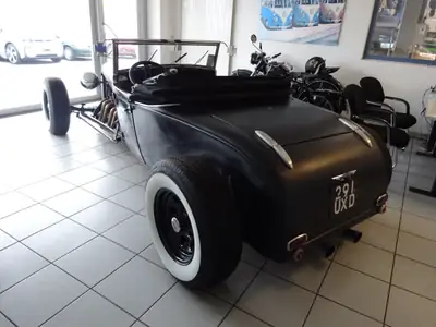 Ford 1932 Hot Rod — Cabriolet légendaire, 200 ch de pur caractère — side view
